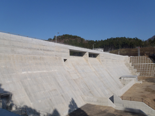 （一）由良川水系滝の尻川　西紀ダム堤体建設工事