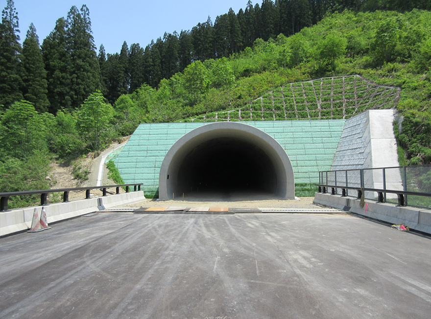 国道１３号　下院内トンネル工事