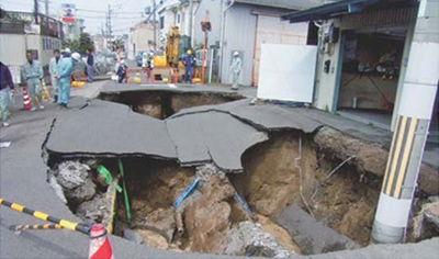 道路陥没の状況 出典)土木技術資料
