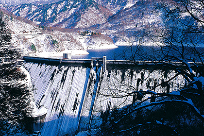 Arimine Dam (Japan) Concrete gravity dam, one of the largest of its kind in Japan when constructed