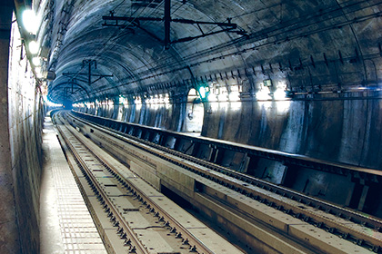 Seikan Tunnel (Japan) Undersea railway tunnel linking Honshu and Hokkaido, one of the longest of its kind in the world