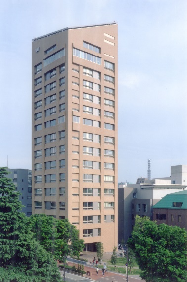 早稲田大学西早稲田キャンパス正門前整備工事（α棟）［粘性体壁型ダンパー］