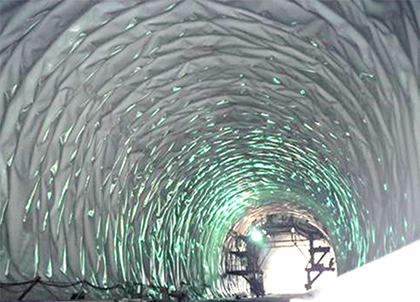 従来工法による凸凹な仕上がり