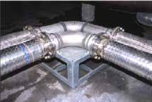 可動式の免震配管設備