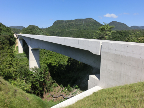 仁摩温泉津道路小浜第１高架橋PC上部工事