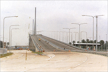 First Stage Expressway System in Bangkok Dao Kanong-Port Section Chao Phya River Crossing at Wat Sai