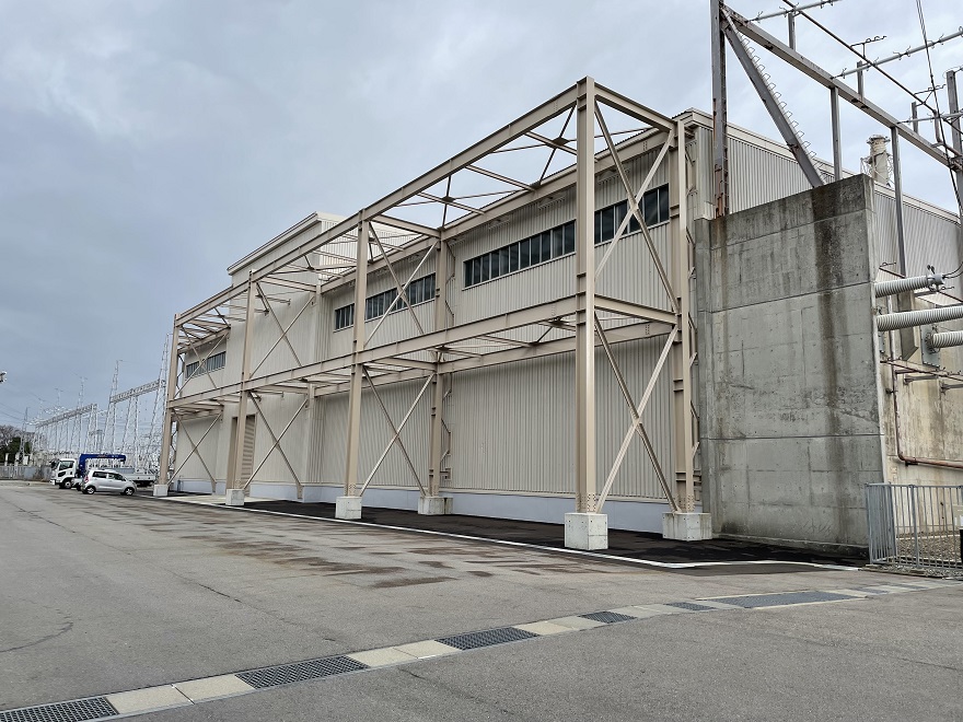 富山新港火力発電所　屋内開閉所耐震補強（含む関連撤去工事）及び外壁修繕工事